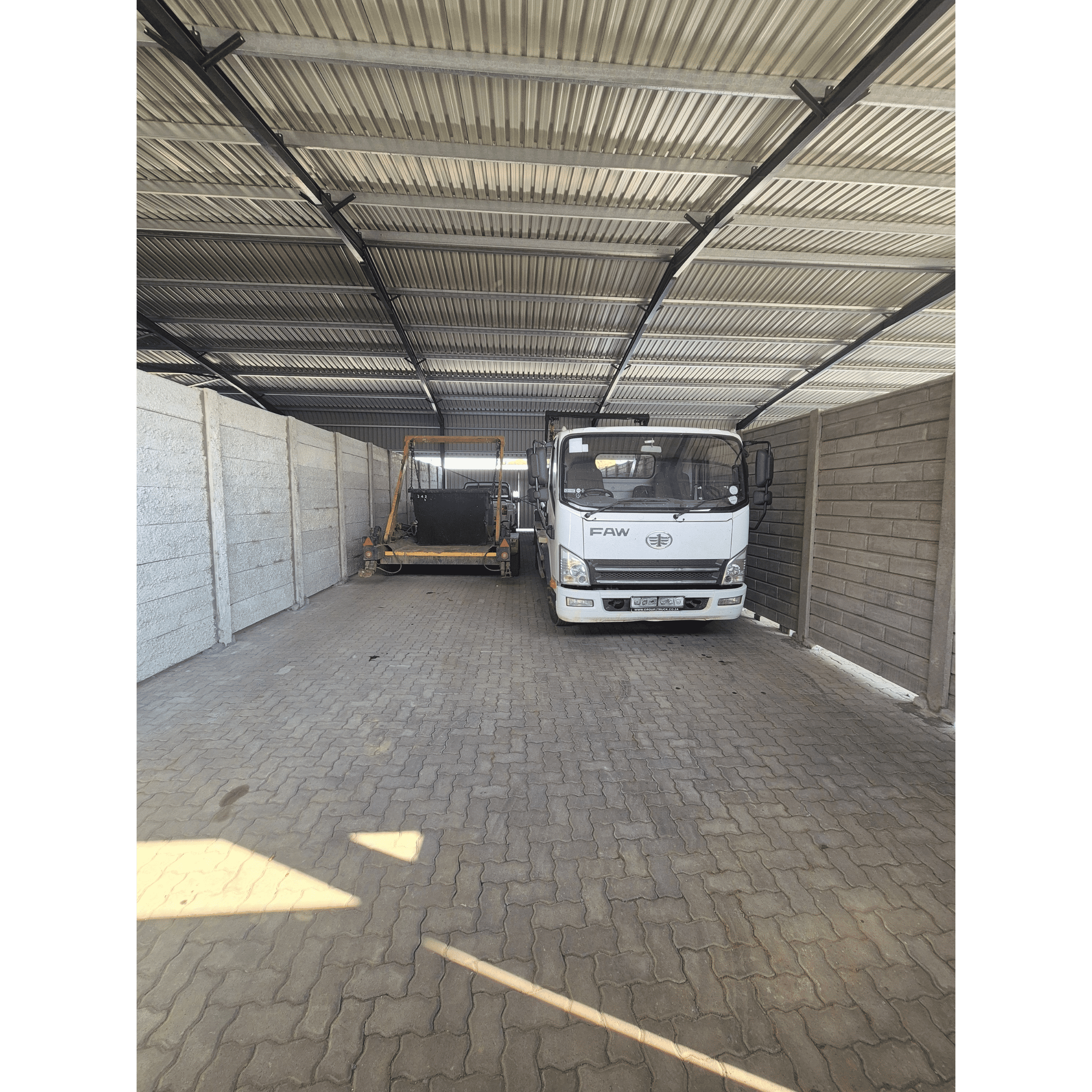 18m x 6m large lockable storage unit